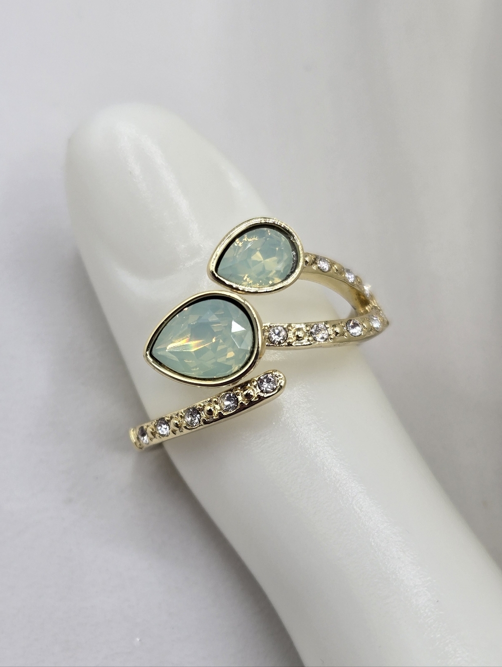 Swarovski Crystal Elements Gold Statement Ring Green Opal Size 9 Prom Bridal - Picture 7 of 7